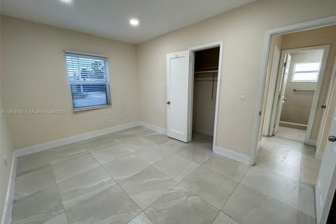 Villa ou maison à louer à Hialeah, Floride: 4 chambres, 151.06 m2 № 1973730 - photo 28