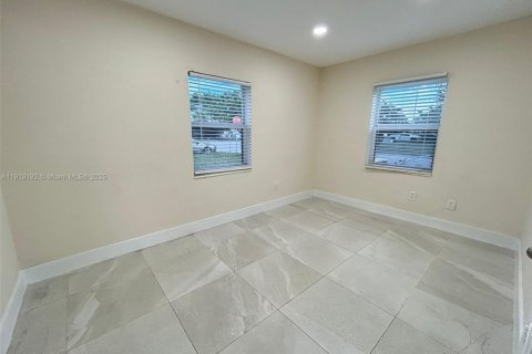 Villa ou maison à louer à Hialeah, Floride: 4 chambres, 151.06 m2 № 1973730 - photo 29