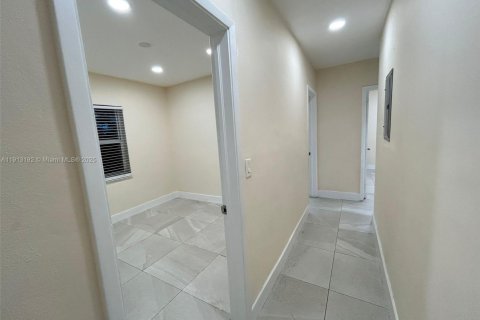 Villa ou maison à louer à Hialeah, Floride: 4 chambres, 151.06 m2 № 1973730 - photo 25