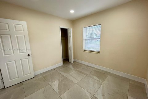 Villa ou maison à louer à Hialeah, Floride: 4 chambres, 151.06 m2 № 1973730 - photo 22