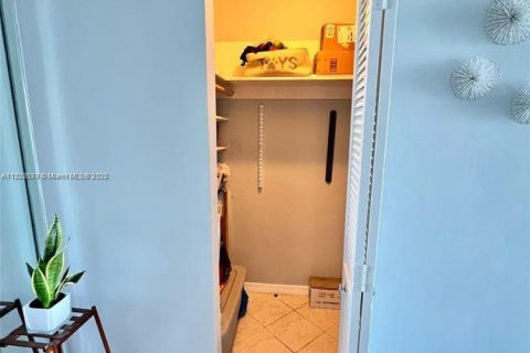 Copropriété à louer à North Bay Village, Floride: 1 chambre, 87.33 m2 № 1779814 - photo 17