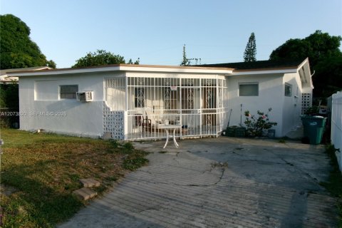 Villa ou maison à Miami, Floride 4 chambres, 100.33 m2 № 2317010