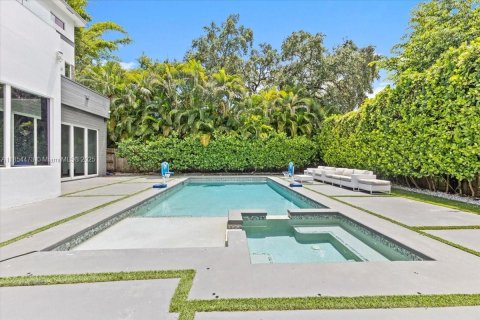 Casa en venta en Miami, Florida, 5 dormitorios, 549.15 m2 № 1881457 - foto 27