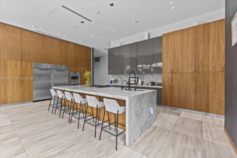 Casa en venta en Miami, Florida, 5 dormitorios, 549.15 m2 № 1881457 - foto 11