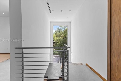Casa en venta en Miami, Florida, 5 dormitorios, 549.15 m2 № 1881457 - foto 18