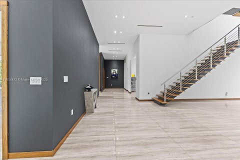 Casa en venta en Miami, Florida, 5 dormitorios, 549.15 m2 № 1881457 - foto 15