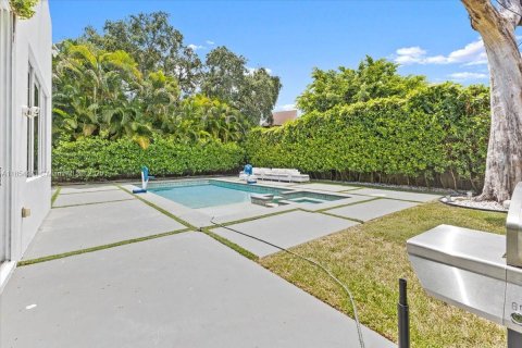 Casa en venta en Miami, Florida, 5 dormitorios, 549.15 m2 № 1881457 - foto 25