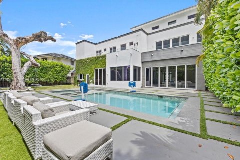 Casa en venta en Miami, Florida, 5 dormitorios, 549.15 m2 № 1881457 - foto 24