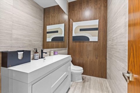 Casa en venta en Miami, Florida, 5 dormitorios, 549.15 m2 № 1881457 - foto 17