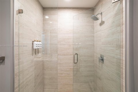 Condo in Miami, Florida, 1 bedroom  № 2010537 - photo 18