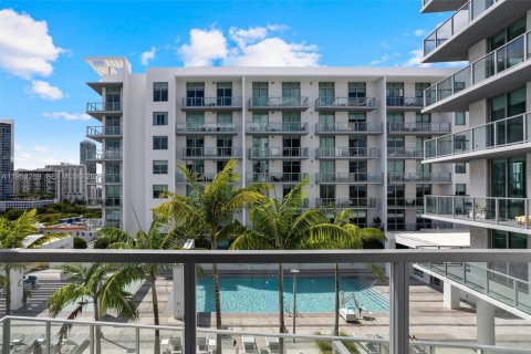 Condo in Miami, Florida, 1 bedroom  № 2010537 - photo 22