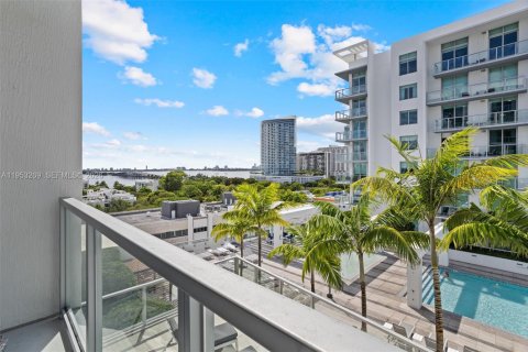 Condo in Miami, Florida, 1 bedroom  № 2010537