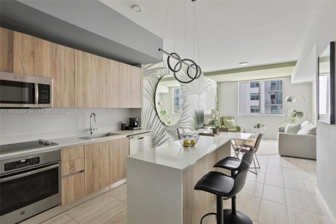 Condo in Miami, Florida, 1 bedroom  № 2010537 - photo 3