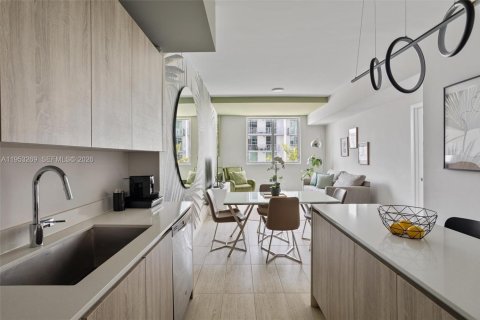 Condo in Miami, Florida, 1 bedroom  № 2010537 - photo 7