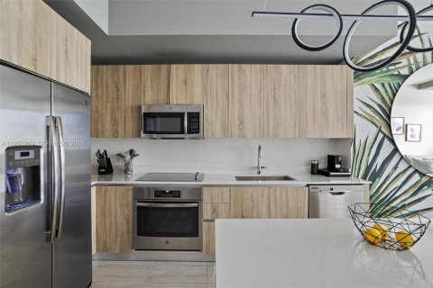 Condo in Miami, Florida, 1 bedroom  № 2010537 - photo 4