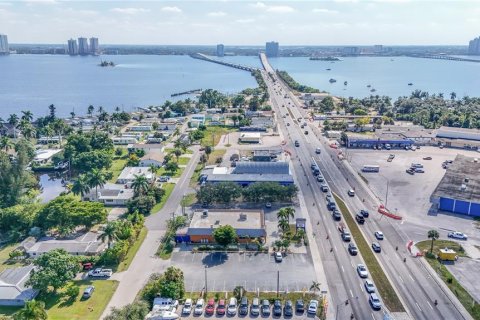 Immobilier commercial à vendre à North Fort Myers, Floride: 321.44 m2 № 2205649 - photo 7