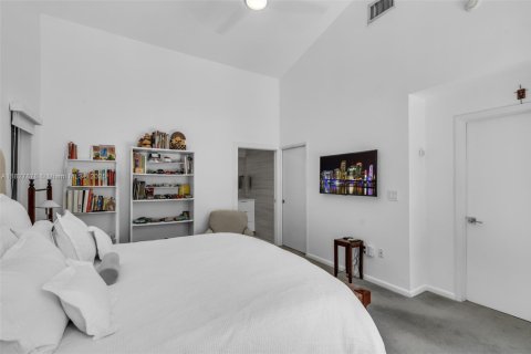House in Miami, Florida 3 bedrooms, 193.05 sq.m. № 1799266 - photo 23