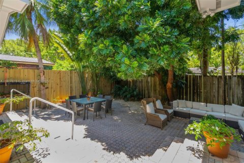 House in Miami, Florida 3 bedrooms, 193.05 sq.m. № 1799266 - photo 29