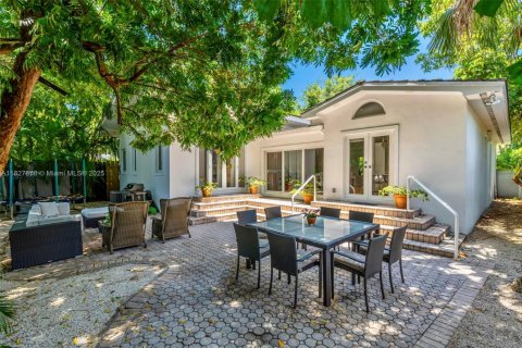 House in Miami, Florida 3 bedrooms, 193.05 sq.m. № 1799266 - photo 28