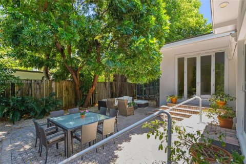 House in Miami, Florida 3 bedrooms, 193.05 sq.m. № 1799266 - photo 27