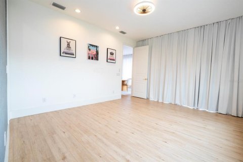 Casa en venta en Orlando, Florida, 5 dormitorios, 580.08 m2 № 1915055 - foto 24