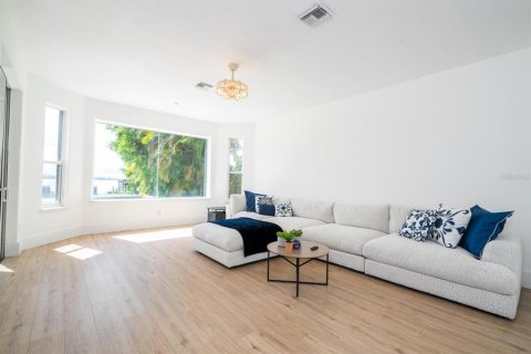 Casa en venta en Orlando, Florida, 5 dormitorios, 580.08 m2 № 1915055 - foto 28