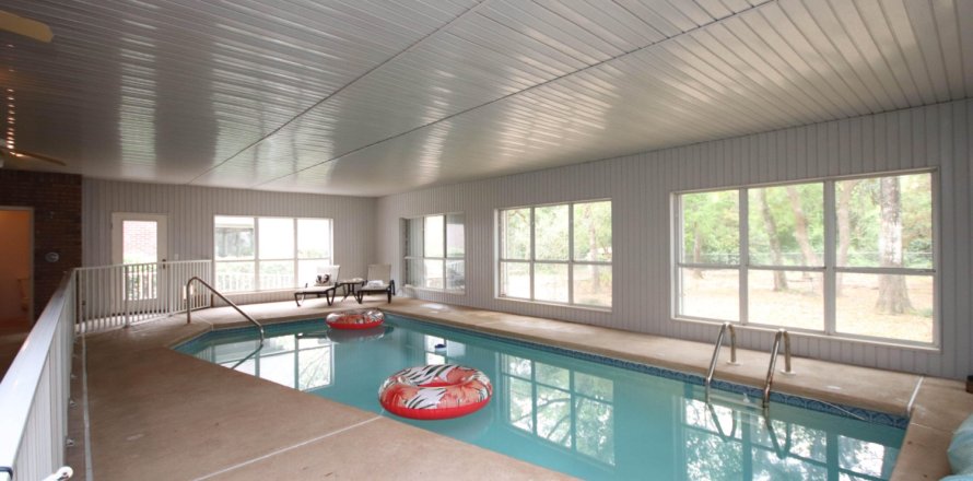 House in Fort Walton Beach, Florida 3 bedrooms, 259.48 sq.m. № 560124