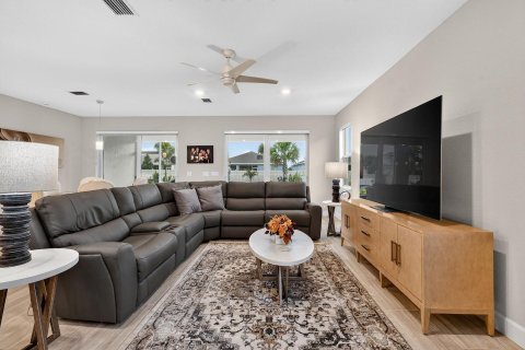 House in Port St. Lucie, Florida 2 bedrooms, 190.91 sq.m. № 2394722 - photo 17