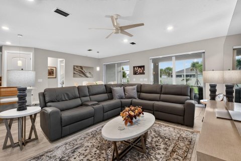 House in Port St. Lucie, Florida 2 bedrooms, 190.91 sq.m. № 2394722 - photo 18