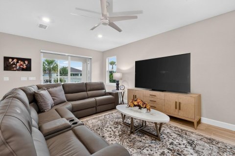 House in Port St. Lucie, Florida 2 bedrooms, 190.91 sq.m. № 2394722 - photo 16