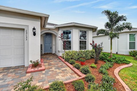 House in Port St. Lucie, Florida 2 bedrooms, 190.91 sq.m. № 2394722 - photo 6
