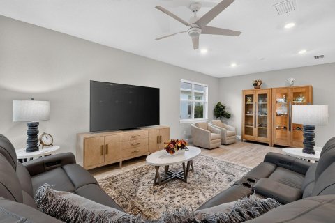 House in Port St. Lucie, Florida 2 bedrooms, 190.91 sq.m. № 2394722 - photo 19