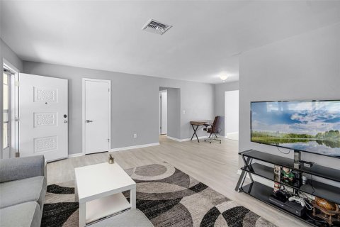 Casa en venta en Largo, Florida, 2 dormitorios, 132.29 m2 № 1782620 - foto 3