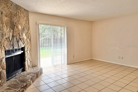 House in Apopka, Florida 3 bedrooms, 143.72 sq.m. № 2393598 - photo 6