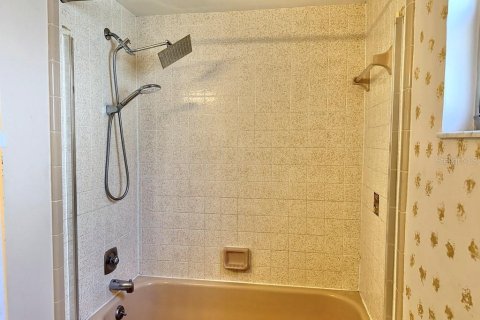 House in Apopka, Florida 3 bedrooms, 143.72 sq.m. № 2393598 - photo 9