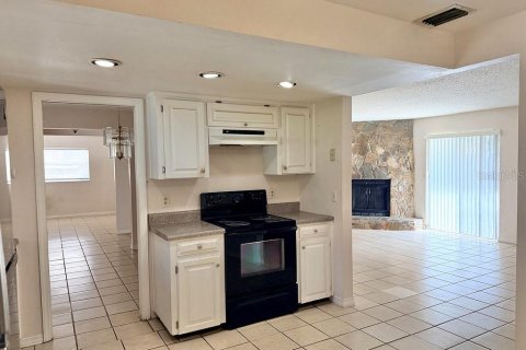 House in Apopka, Florida 3 bedrooms, 143.72 sq.m. № 2393598 - photo 3