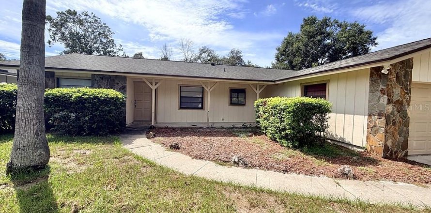 House in Apopka, Florida 3 bedrooms, 143.72 sq.m. № 2393598