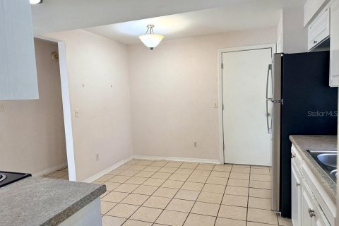 House in Apopka, Florida 3 bedrooms, 143.72 sq.m. № 2393598 - photo 4