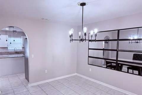House in Winter Haven, Florida 4 bedrooms, 211.63 sq.m. № 2207848 - photo 10