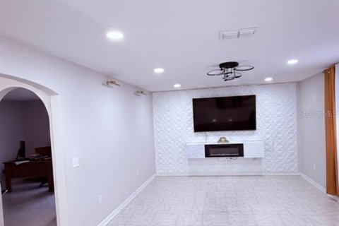 House in Winter Haven, Florida 4 bedrooms, 211.63 sq.m. № 2207848 - photo 13