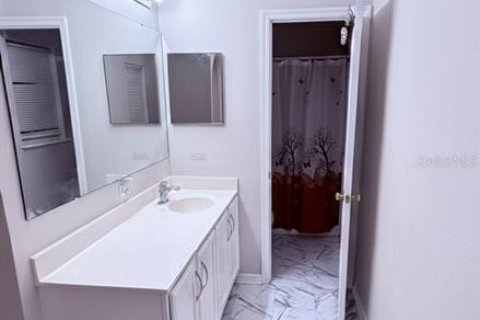 House in Winter Haven, Florida 4 bedrooms, 211.63 sq.m. № 2207848 - photo 17