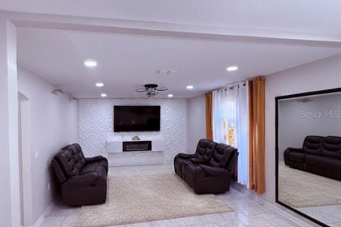 House in Winter Haven, Florida 4 bedrooms, 211.63 sq.m. № 2207848 - photo 12