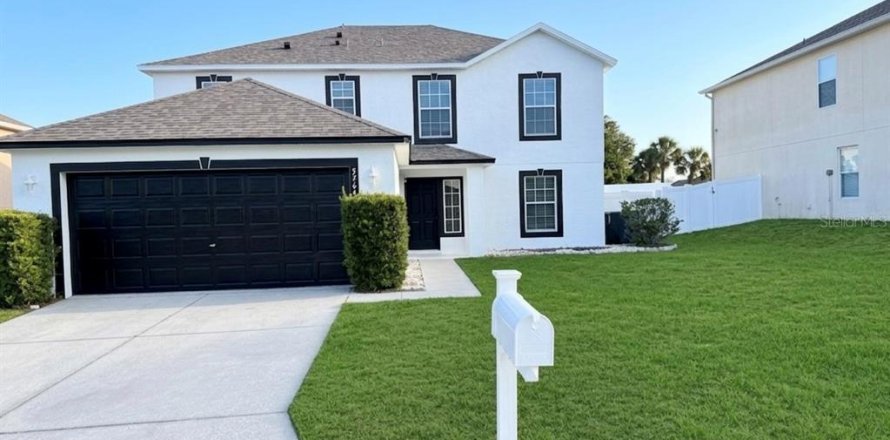 House in Winter Haven, Florida 4 bedrooms, 211.63 sq.m. № 2207848