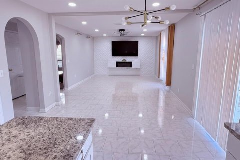 House in Winter Haven, Florida 4 bedrooms, 211.63 sq.m. № 2207848 - photo 11
