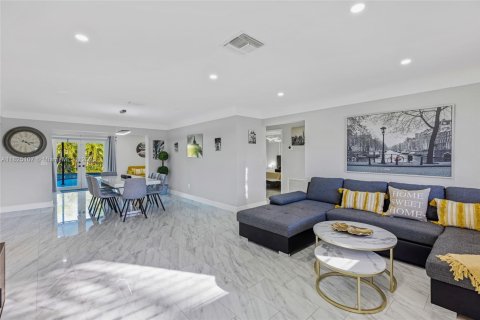 Villa ou maison à vendre à Fort Lauderdale, Floride: 4 chambres, 184.32 m2 № 1938240 - photo 2