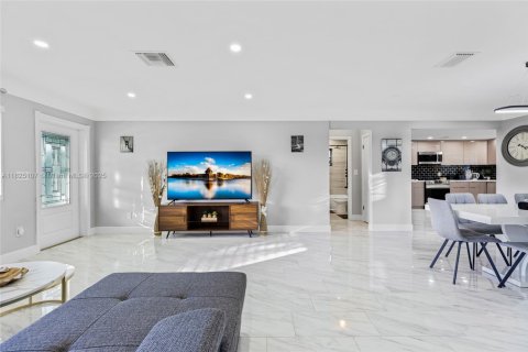 Villa ou maison à vendre à Fort Lauderdale, Floride: 4 chambres, 184.32 m2 № 1938240 - photo 5