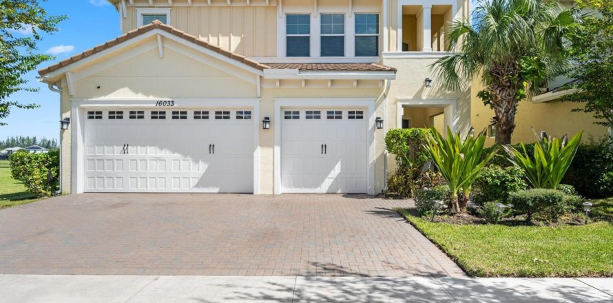 House in Westlake, Florida 4 bedrooms, 286.32 sq.m. № 2392822