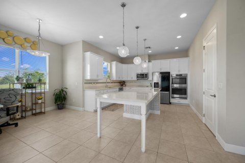 House in Westlake, Florida 4 bedrooms, 286.32 sq.m. № 2392822 - photo 11