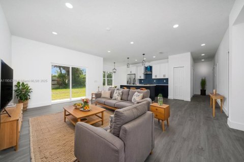 Casa en venta en Palm Bay, Florida, 4 dormitorios № 1954912 - foto 27