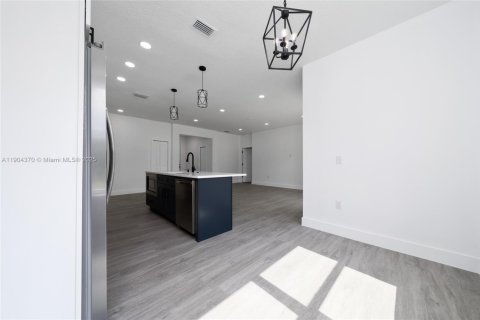 Casa en venta en Palm Bay, Florida, 4 dormitorios № 1954912 - foto 7